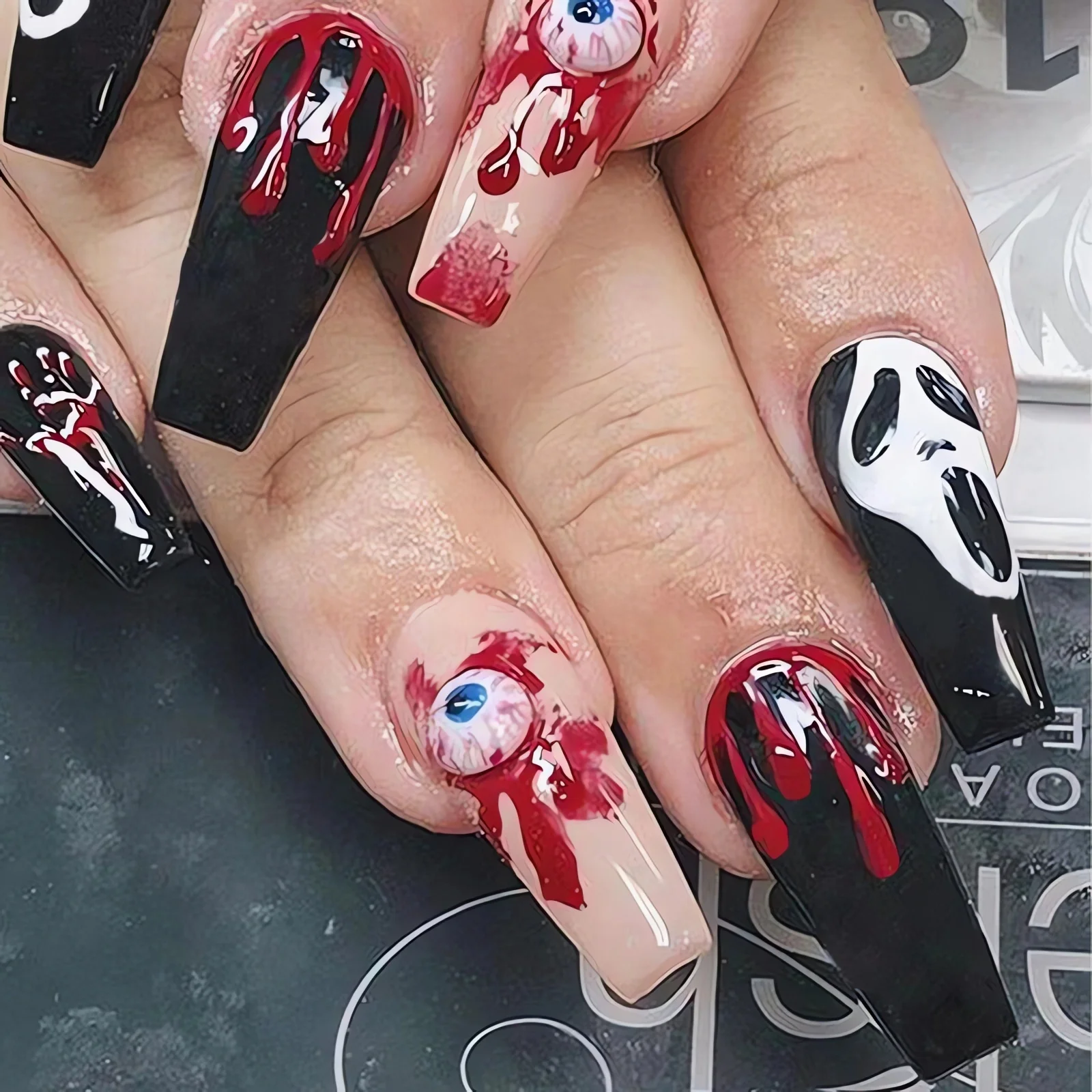 Tragbare Halloween Red Press On Fake Nails Tips Falsche Nägel Design Ghost Blood Drops Full Cover Abnehmbarer französischer Kunstnagel