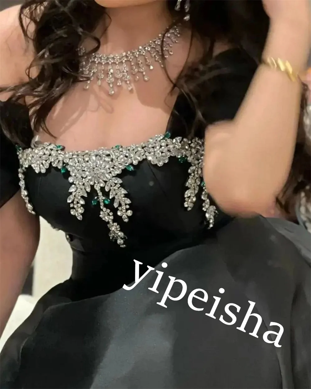 Vestido Midi de noche con diamantes de imitación Charmeuse de Arabia Saudita, vestido de ocasión a medida, fuera del hombro, línea A, celebridad