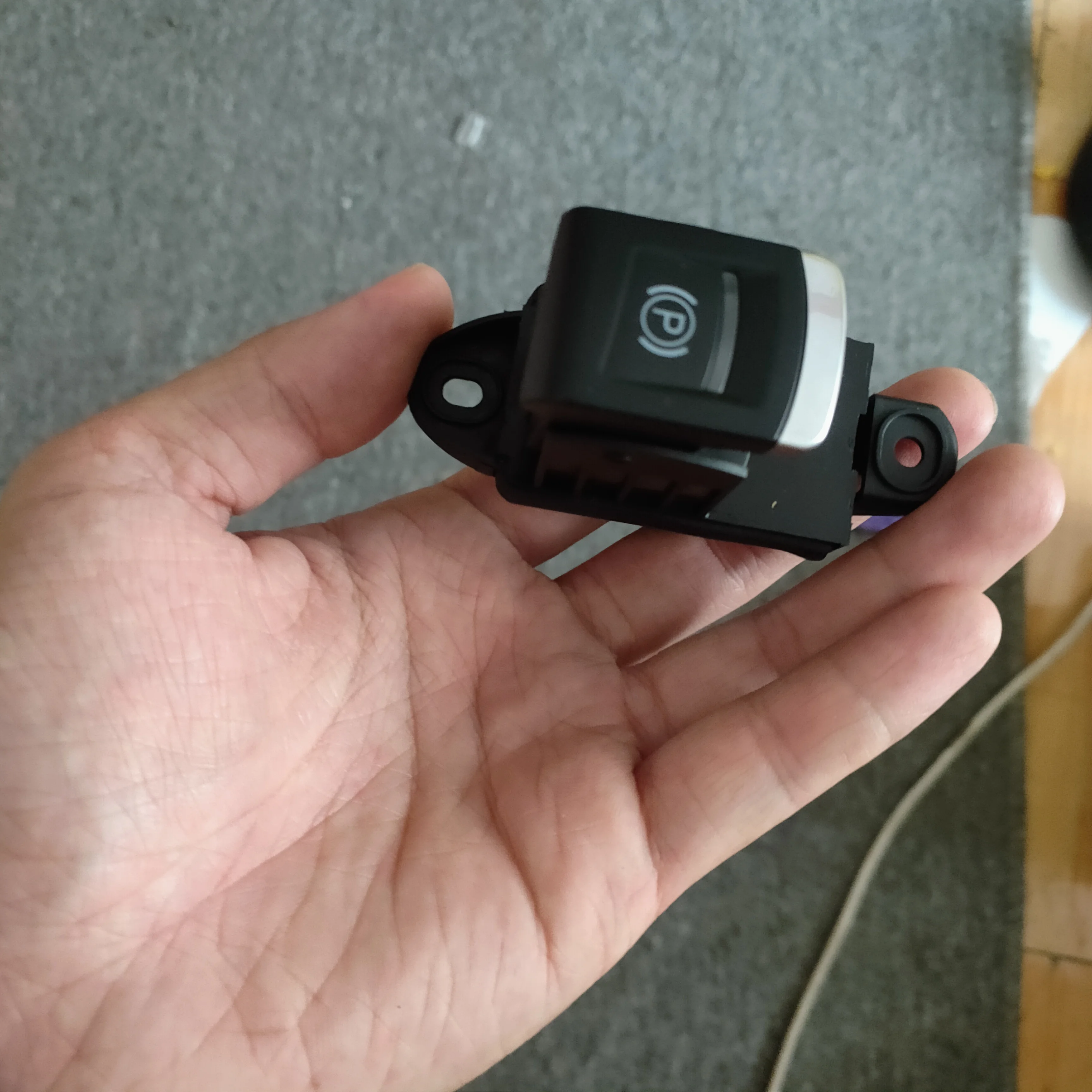 

For Audi 2005-2011 A6L C6 Handbrake Switch Assembly