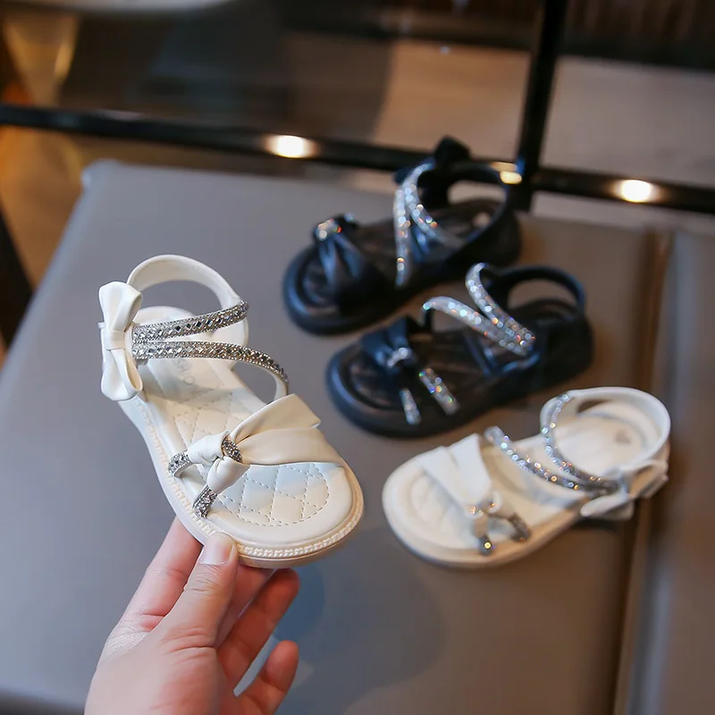 

Fashion Girls' Shoes 2025 Summer New Kids Sandals Simple Versatile Girls Bow Crystal Sandals Anti Slip Child Beach Shoes Zapatos