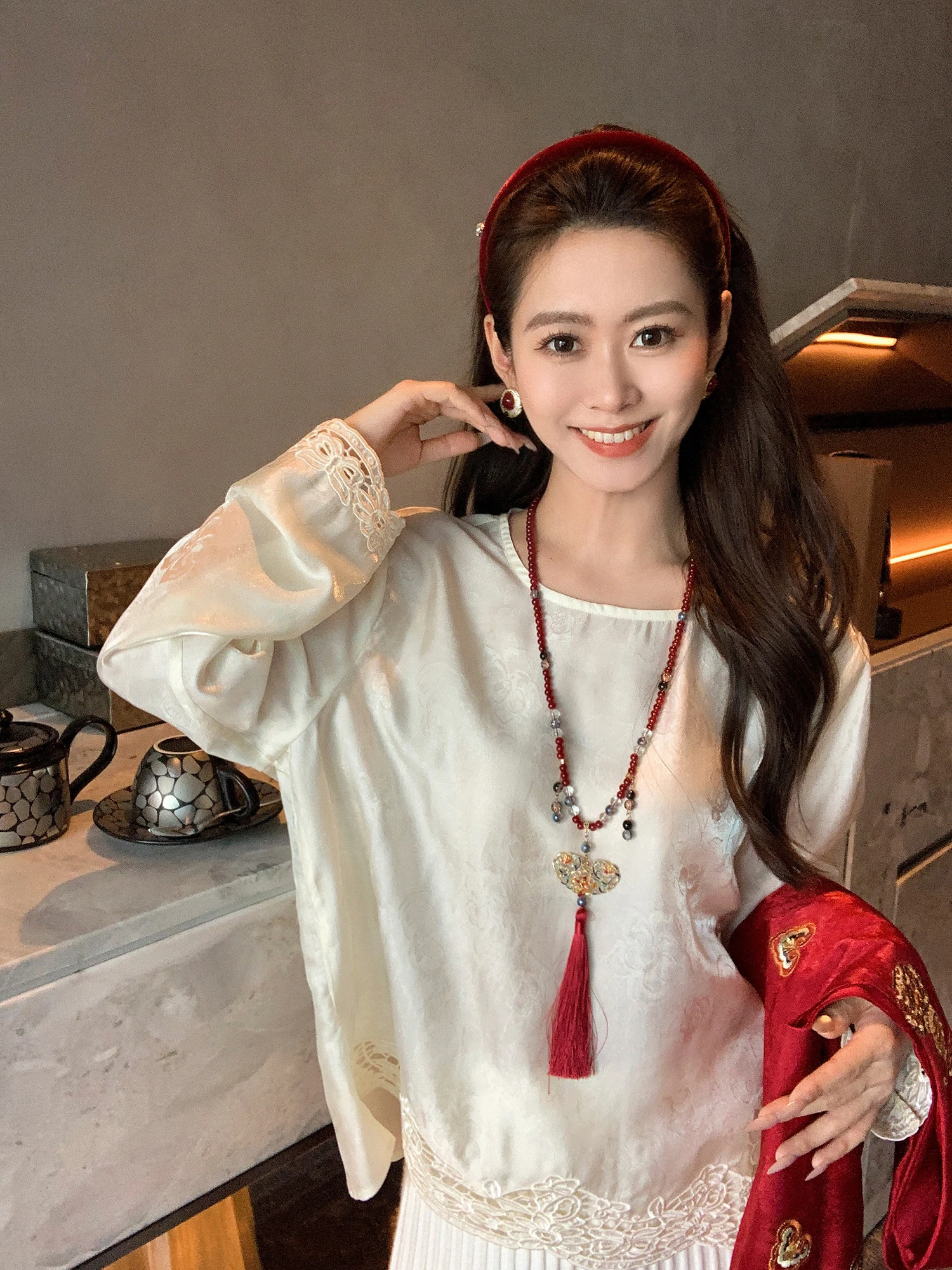 

New Chinese Sle Heavy Embroidery round Ne Long Sve 2026 Retro National Trend Loose Slimming Versatile Top for Women