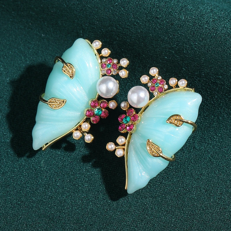 

Vintage Mint Blue Half Butterfly Stud Earring Pearl Beads Decoration Antique Gold Plated Luxury Jewelry Ladies Mother's Day Gift
