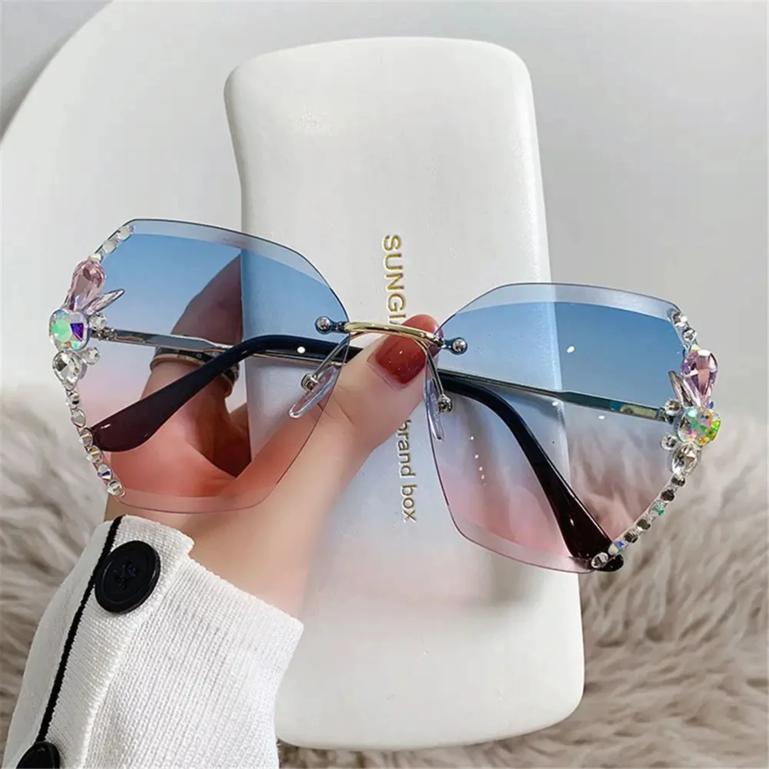 

Vintage Cutting Lens UV400 Women Sun Glasses Rimless Sunglasses Rhinestone Sunglasses Gradient