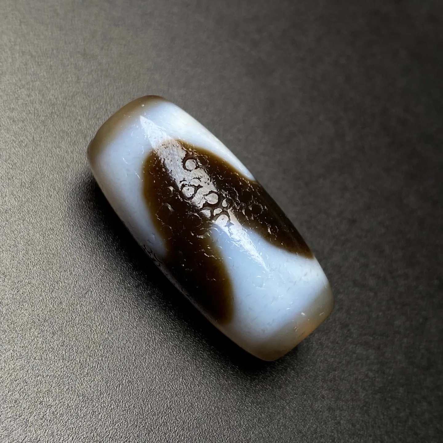 Rare Tibetan Buddhism Agate Tiger Tooth Dzi Bead Amulet Necklace Pendant G5116