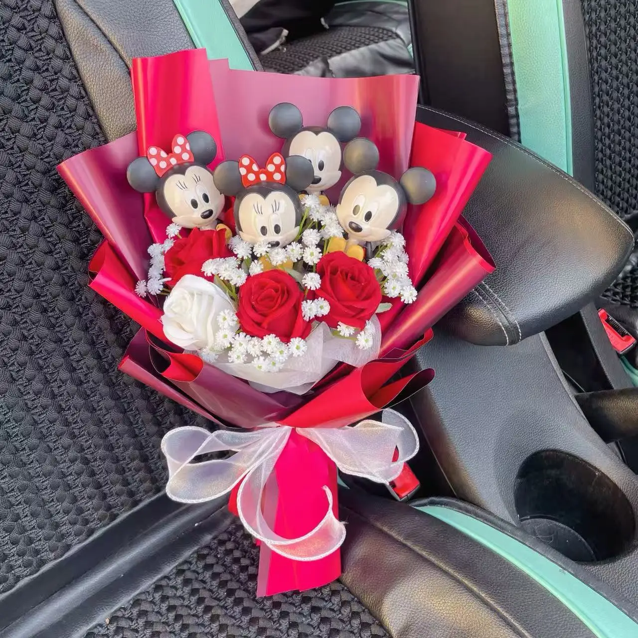 Cartoon Mickey Mouse Minnie Plüschpuppenspielzeug mit Blumen, kreativer handgefertigter Blumenstrauß, Valentinstag, Weihnachten, Abschlussgeschenk für Kinder – Detail 5