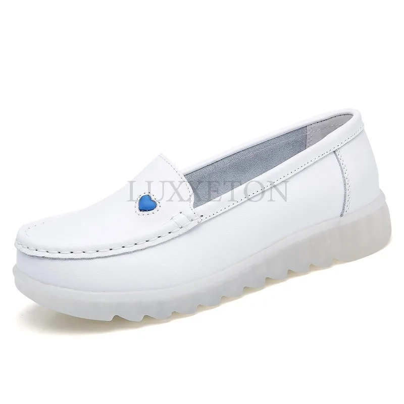 Scarpe da donna in pelle piatta Casual tacco a zeppa bianco suola morbida Slip on amorevole e confortevole scarpe da lavoro da infermiera madre