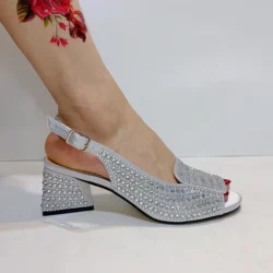 Sandali di lusso alla moda Top designer italiani 2023 Party Bright Diamond Uppers scarpe da donna estive con tacco alto Nigeria