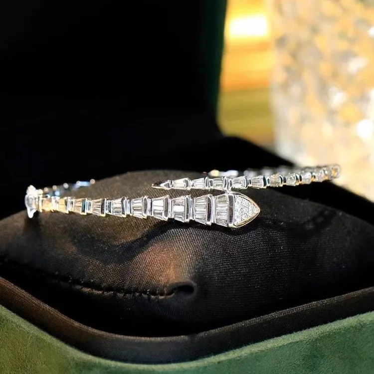 S925 Sterling Silber Armband mit Diamanten, Schlangenknochen-Design, Luxuriöses Nischenarmband mit Schlangenkopf-Verschluss für Damen – Detail 1