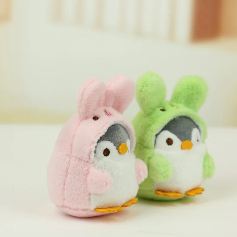 دمية قطيفة على شكل بطريق أو أرنب لطيف، قلادة مفاتيح أو زينة للحقائب