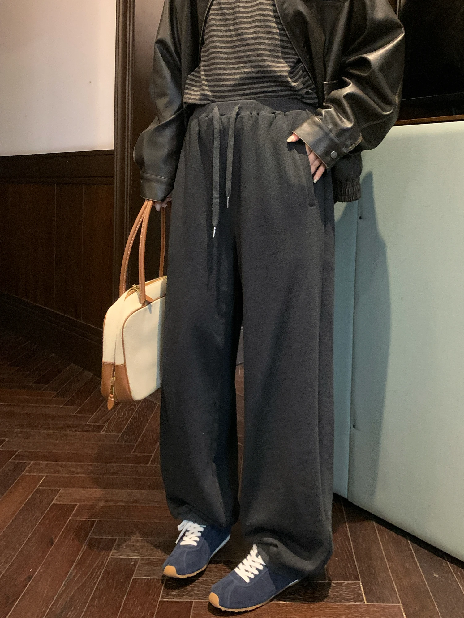 

Широкие брюки NAZ больших размеров для осени и зимы, хлопковые, свободного кроя, повседневные спортивные штаны для женщин, с высокой талией и завязками.