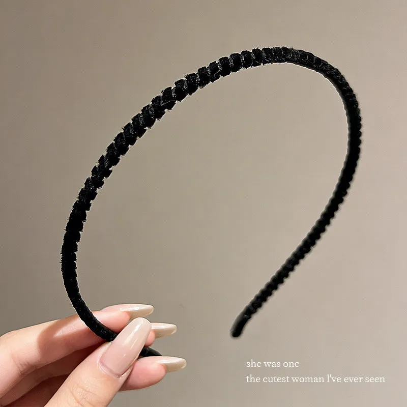 2er-Set schwarze, feine, rutschfeste Samt-Haarbänder im koreanischen Stil, unsichtbare Haarbänder für Damen und Mädchen, Vintage-Haarreifen, Haar-Accessoires – Detail 4