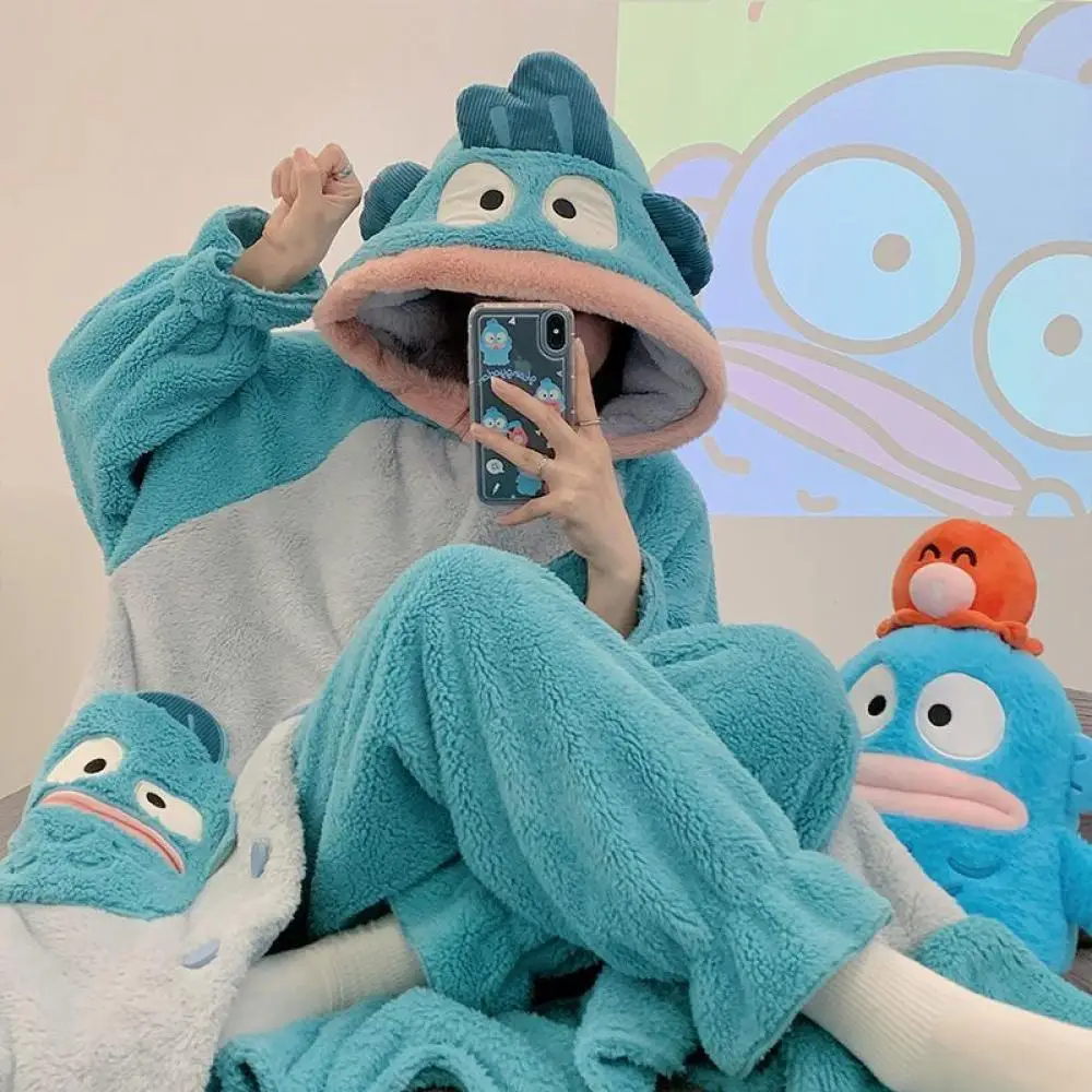 ชุดนอนผ้าพลัฌลายการ์ตูนน่ารัก 2 ชิ้น สำหรับผู้หญิง ฤดูใบไม้ร่วง ฤดูหนาว ชุดนอนมีฮู้ดหนานุ่ม ชุดนอนน่ารักสำหรับสาวๆ กางเกงขายาว