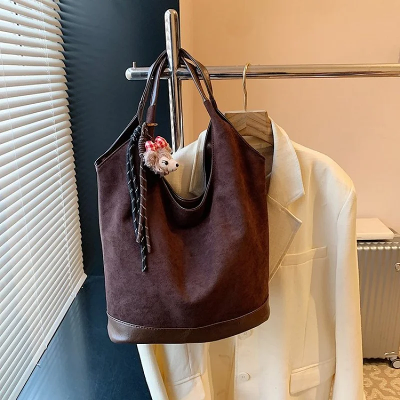 

Trendy Designer Tote Bag With Large Capacity - Minimalist Casual Shopper Purse For Business And Leisure Activities