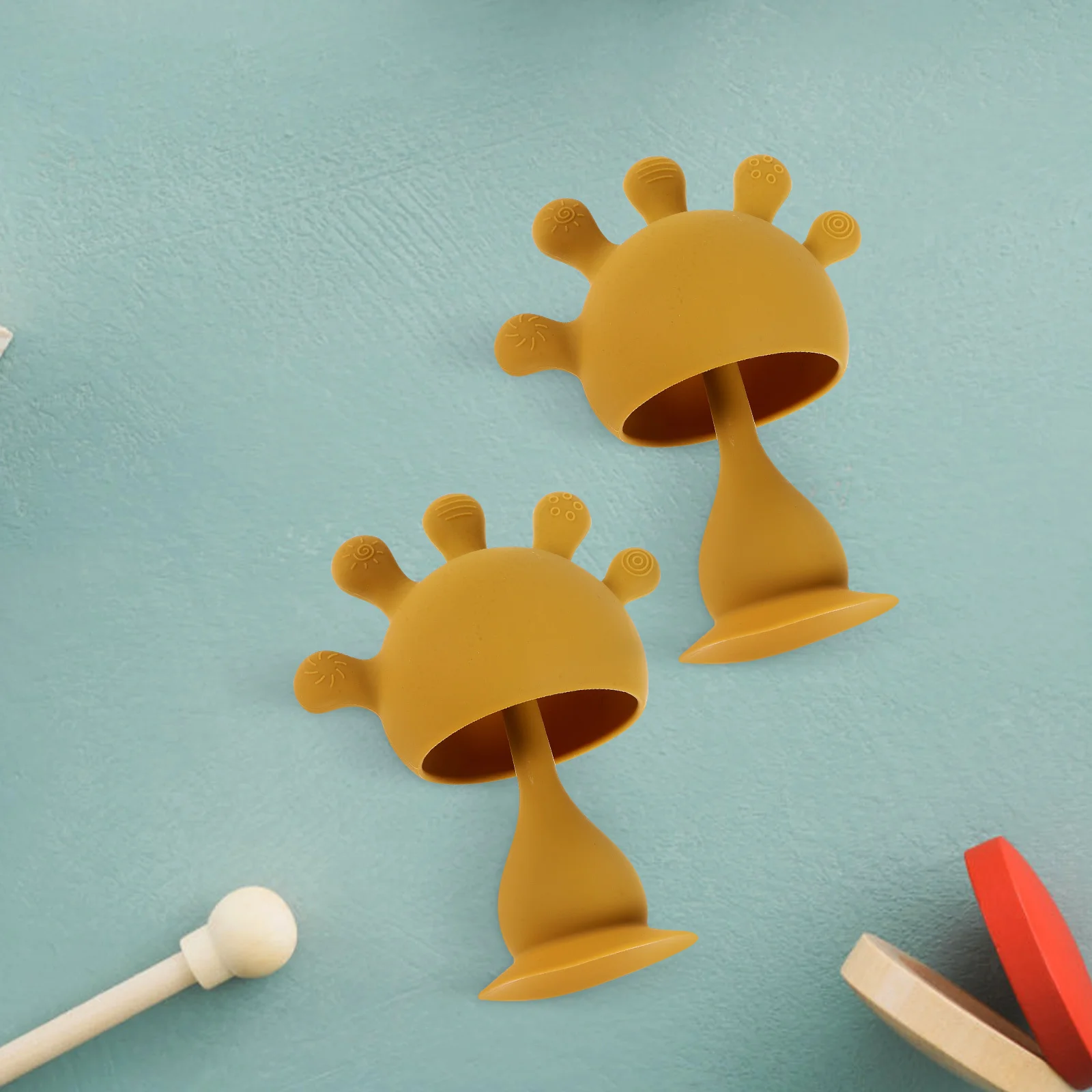 2 قطعة خشخيشات تسنين للأطفال من السيليكون على شكل يد مدمجة في جرس آمن للمضغ لتخفيف السفر والتنسيق اليدوي للرضع #1