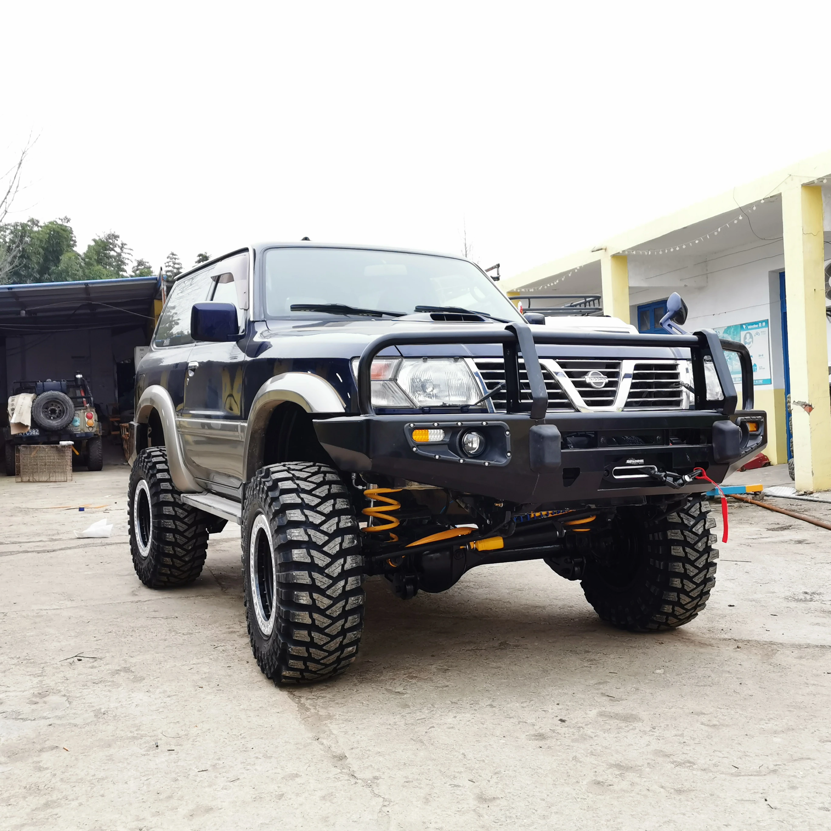 

suitable for Wholesalers 4x4 Hot Sale Pick up Pajero Front Bumper Car Accessories of Body Kit Fit for