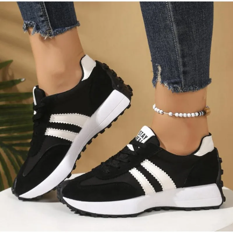 

Designer Sneakers Women Sport Shoes Sneakers Thick Bottom Casual Fashionable Sneakers Lightweight Soft Bottm Running Shoes