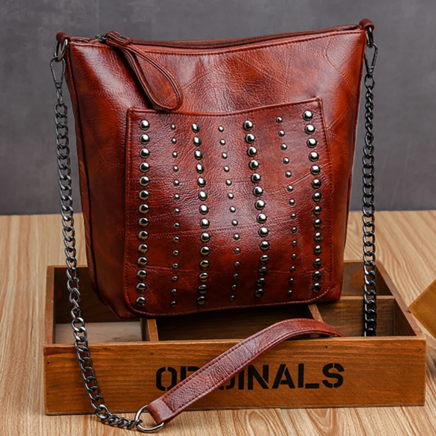 Vintage Style Studded Versatile Shoulder Bag Rivet PU Leather Shoulder Bag Large Capacity Zipper Punk Style Trendy Crossbody Bag