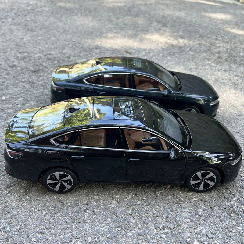 Dealer Edition Car Model,1:18 VW Magotan 2024 B9,Europe Passat B9,Diecast Model for Collections,Display and Gift for Friends
