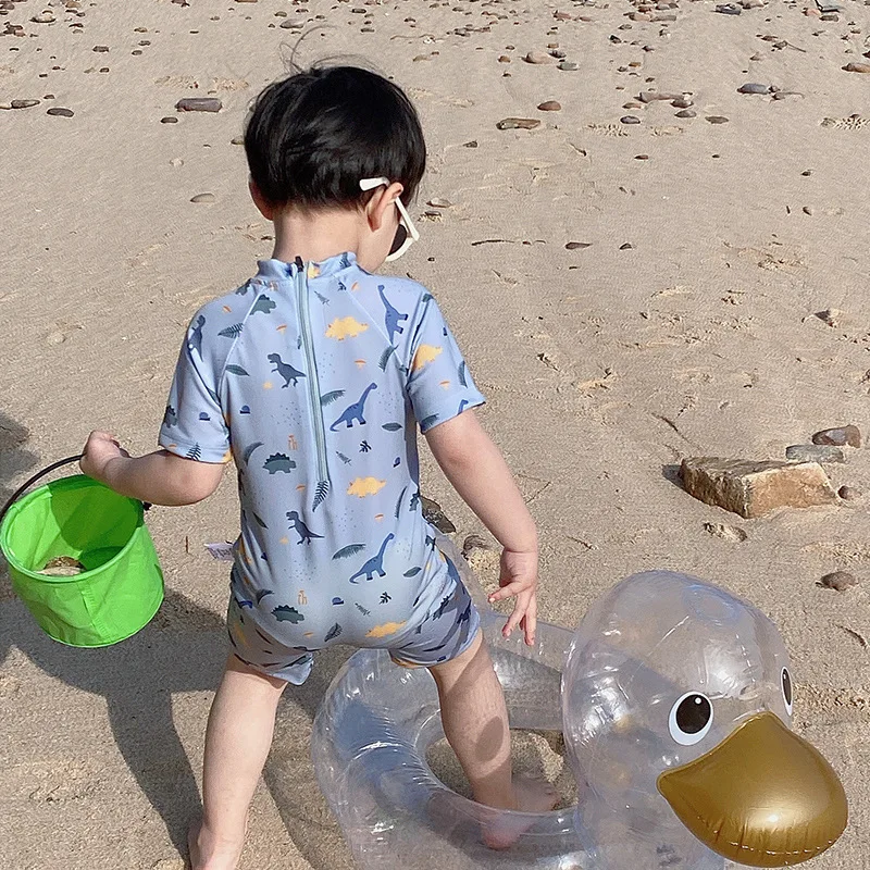 Bañador de una pieza para niños, traje de baño de manga corta con protección solar, traje de surf de dinosaurio de dibujos animados, traje de baño para niños pequeños