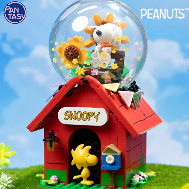 

Pantasy Building Blocks Anime Snoopy Red House Crystal Ball Model Building Puzzle Toy Desktop Ornament Collection Gift