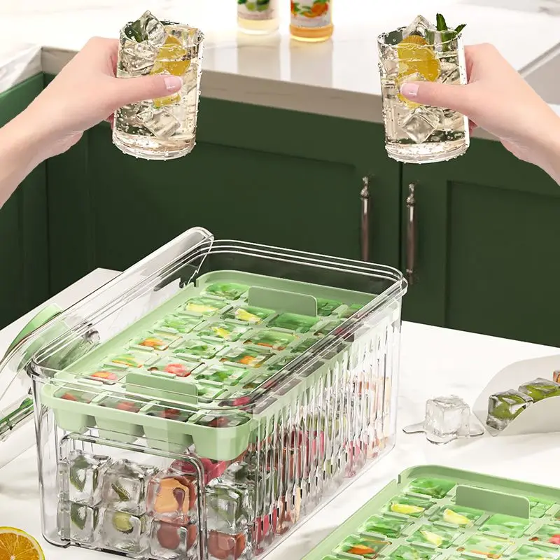 氷を押して作るためのキューブ型の箱,アイスキューブの形をした新しいツール,自宅での保管用