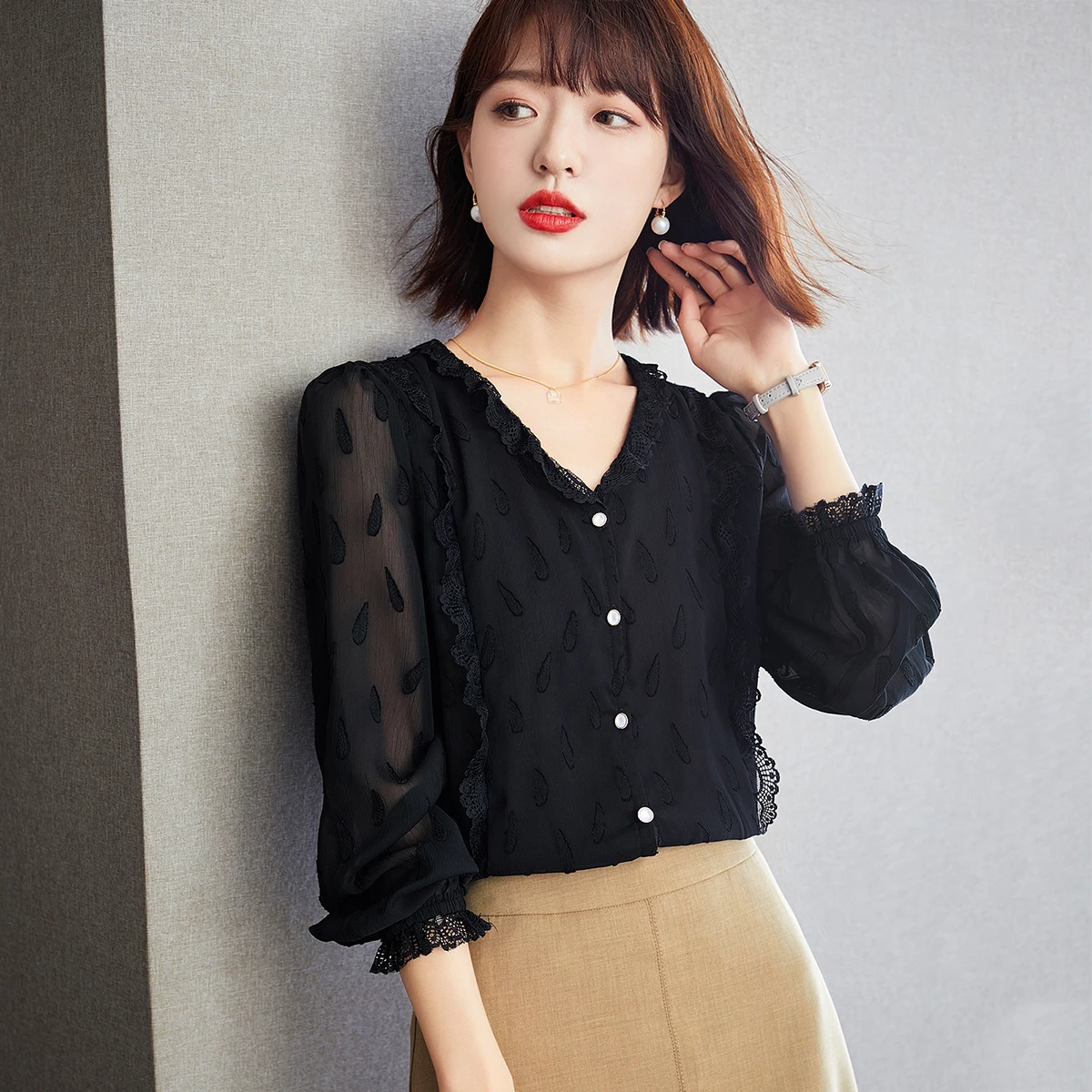 

V-neck Long Sleeve Lace Spliced Chiffon Button Black Shirt Women Tops Spring Autumn Elegant Chic Casual Loose Blouse Lady B1442