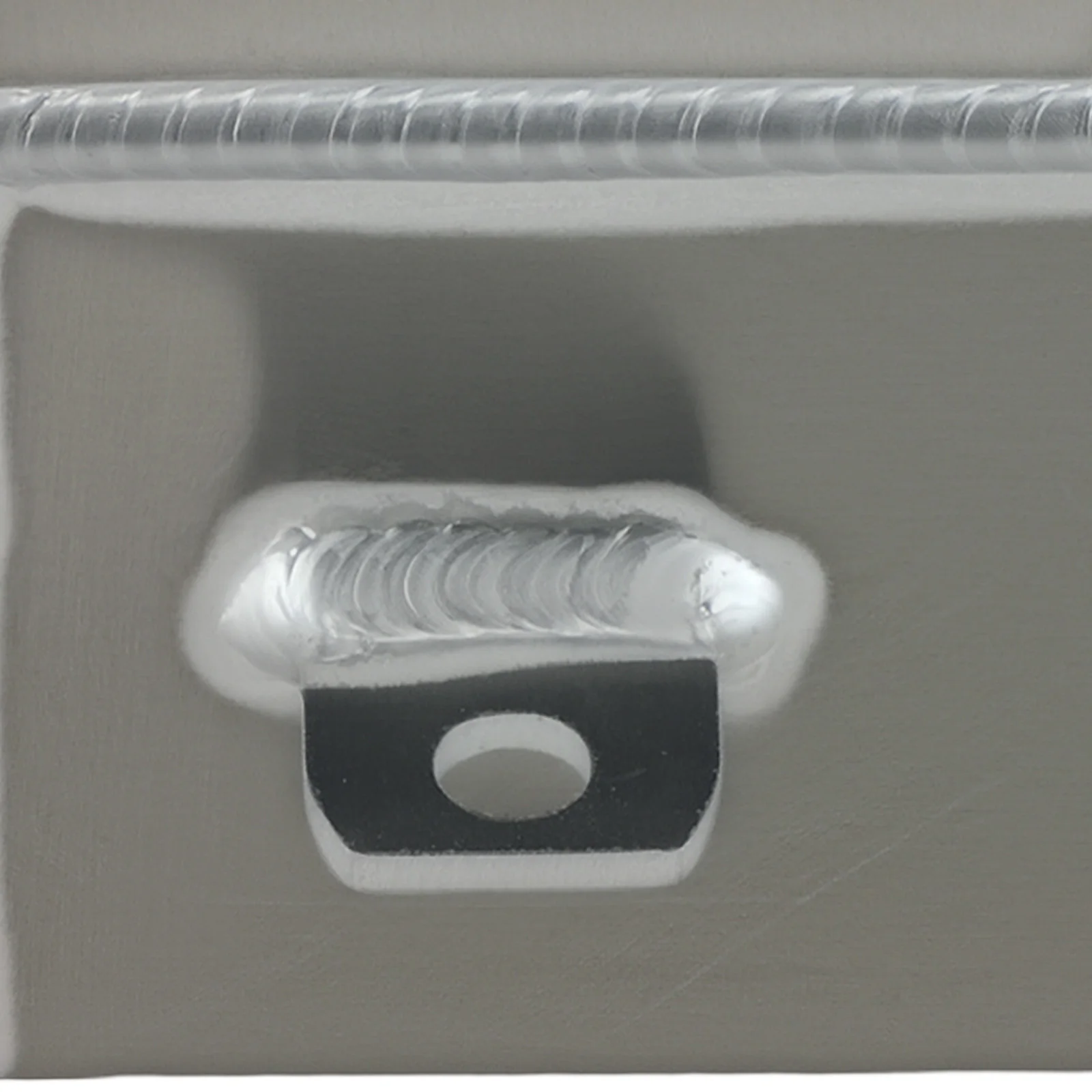 خزان سائل خزان التوجيه من الألومنيوم لسيارة فورد موستانج 1999-2004 فضي