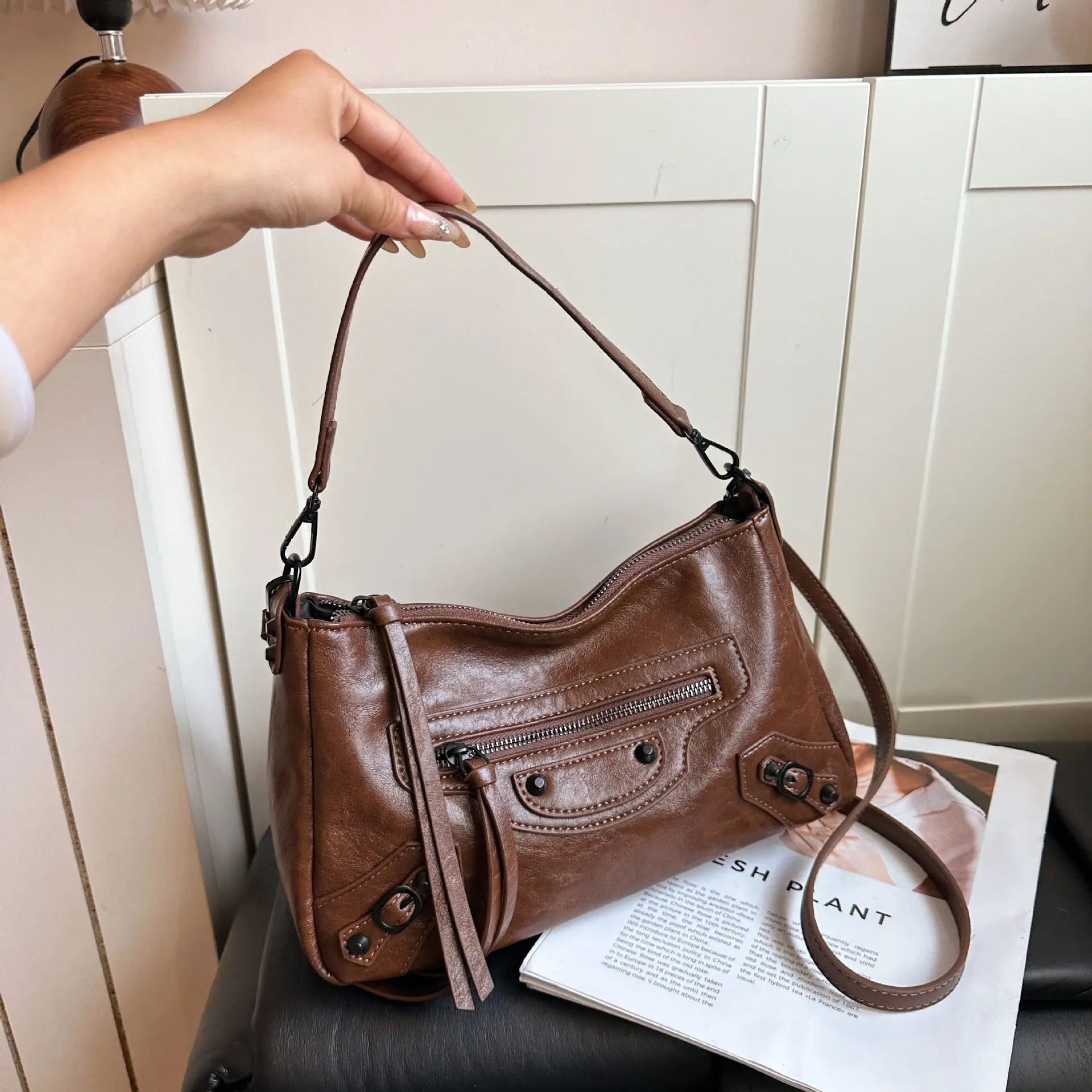 retro-oil-wax-leather-rivet-motorcycle-bag-large-capacity-single-shoulder-bag-stylish-trendy-crossbody-bag-for-men-and-women
