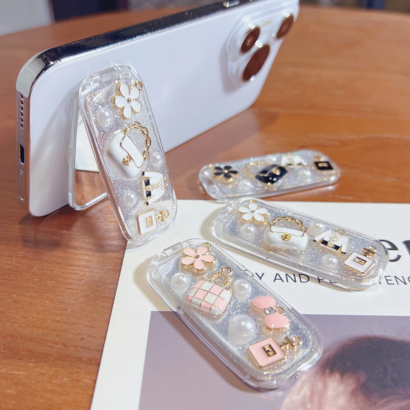 Supporto universale per telefono cellulare Supporto universale per telefono cellulare Supporto per supporto da tavolo pigro in materiale acrilico con specchio per il trucco