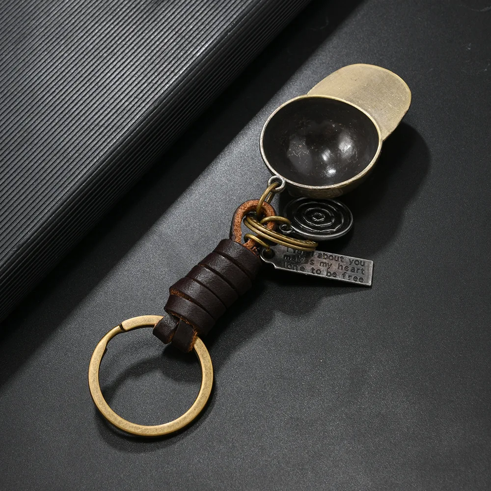 سلاسل المفاتيح الإبداعية الشعبية الأوروبية والأمريكية، والهدايا الصغيرة للرجال والنساء، وقبعات البيسبول المصنوعة من سبائك البرونز، وجلد البقر المنسوج القديم
