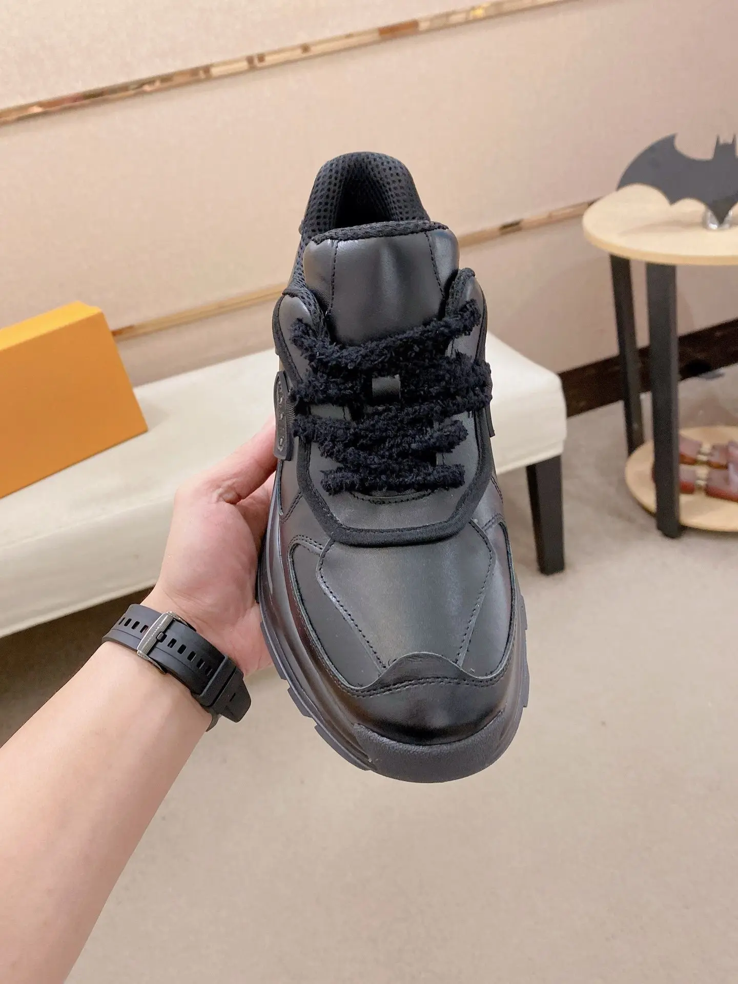 Unisex Unique Platform Sneakers Smooth Leather Upper Lace-up Shock Absorbing Daily Athletic Footwear