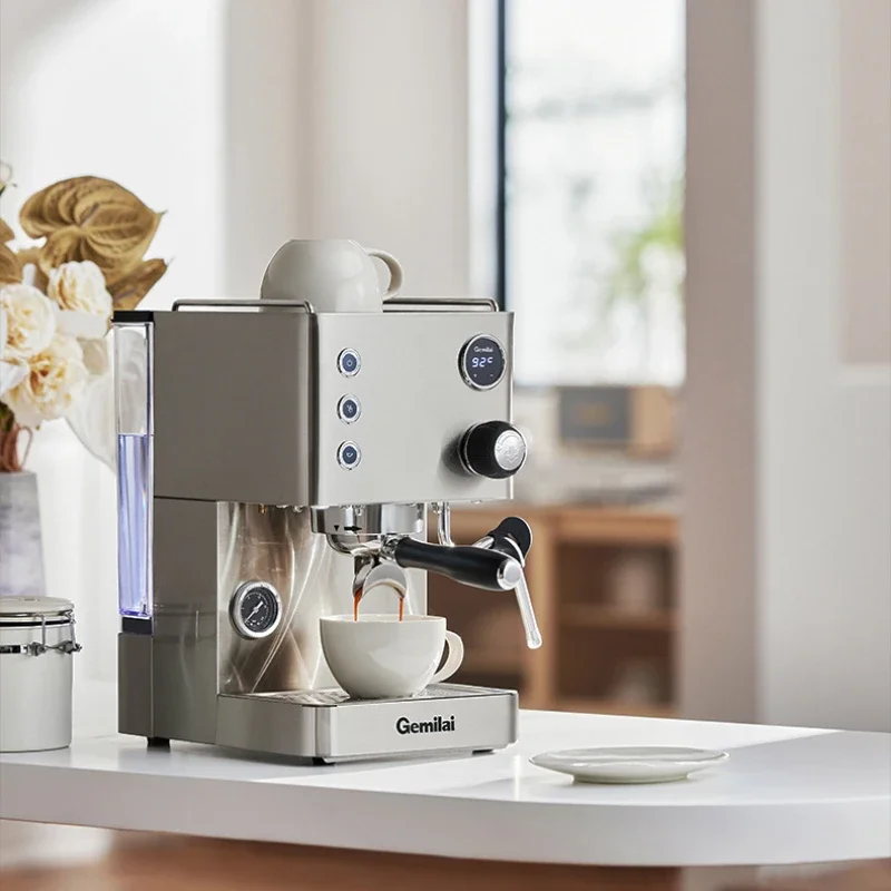 Macchina da caffè semiautomatica italiana Piccola macchina da caffè per uso domestico con macchina a vapore per schiumare il latte a temperatura regolabile