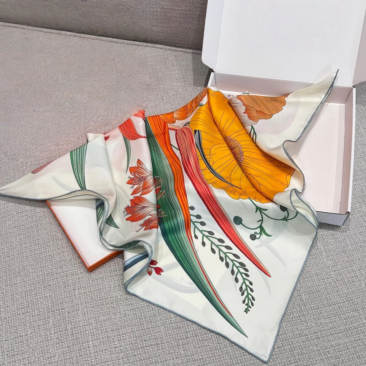 

High-Quality Silk Women's Scarves Versatile Mulberry Silk Square Scarf Printed Shawl Fashionable Scarf Accessories Gift 90X90cm