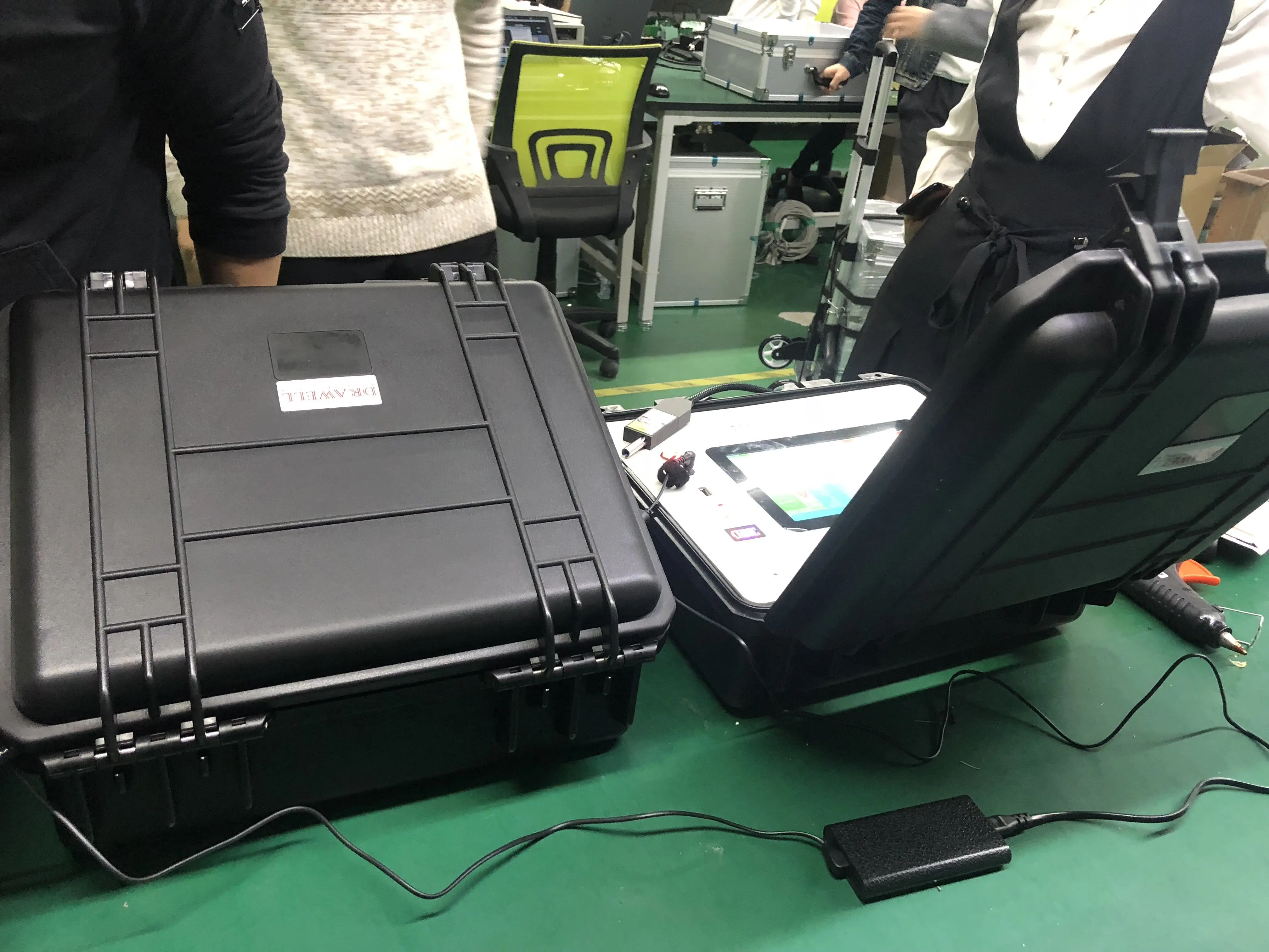 Spectromètre Raman portatif pour tests de diamant