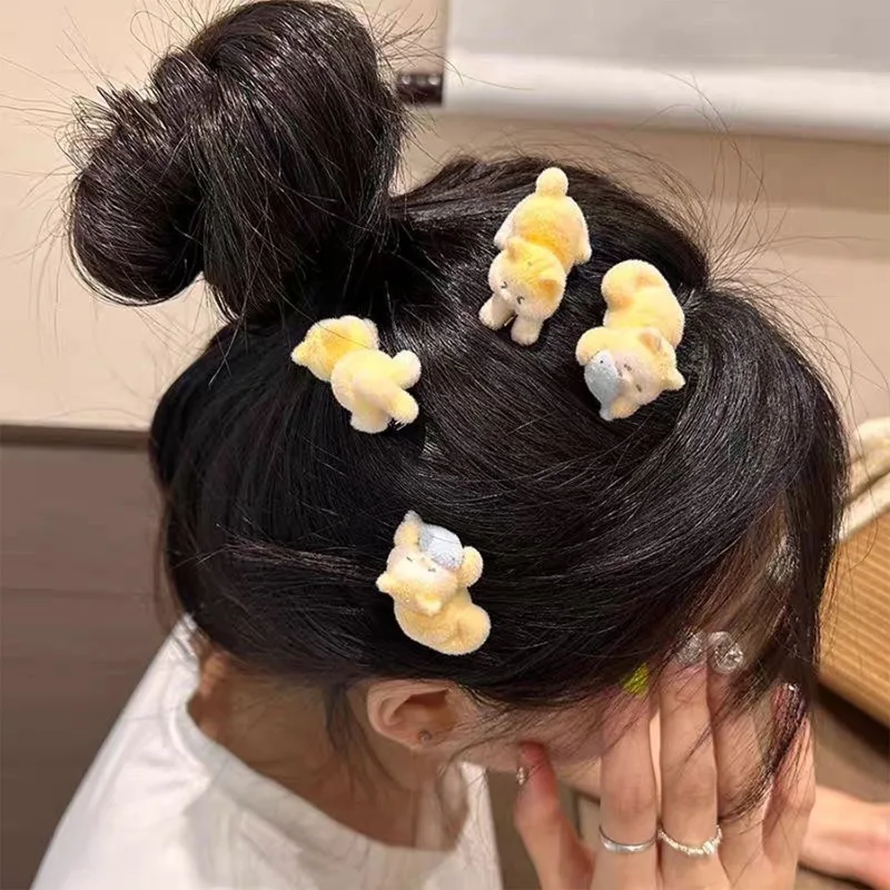 กิ๊บติดผมแมวน้อยน่ารักสีเหลืองครีมสไตล์เกาหลี น่ารัก กำนังกินปลา ตุ๊กตาขนนุ่ม หวานๆ สำหรับสาวๆ เครื่องประดับผมผู้หญิง