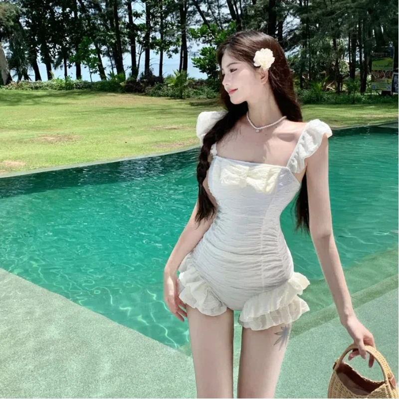 

2024 Beige One Piece Swimsuit Women Swimwear Sexy Pad Ruffle Bandeau Swimming Suit Korean Monokini Bodysuit Beach Bathing Suit