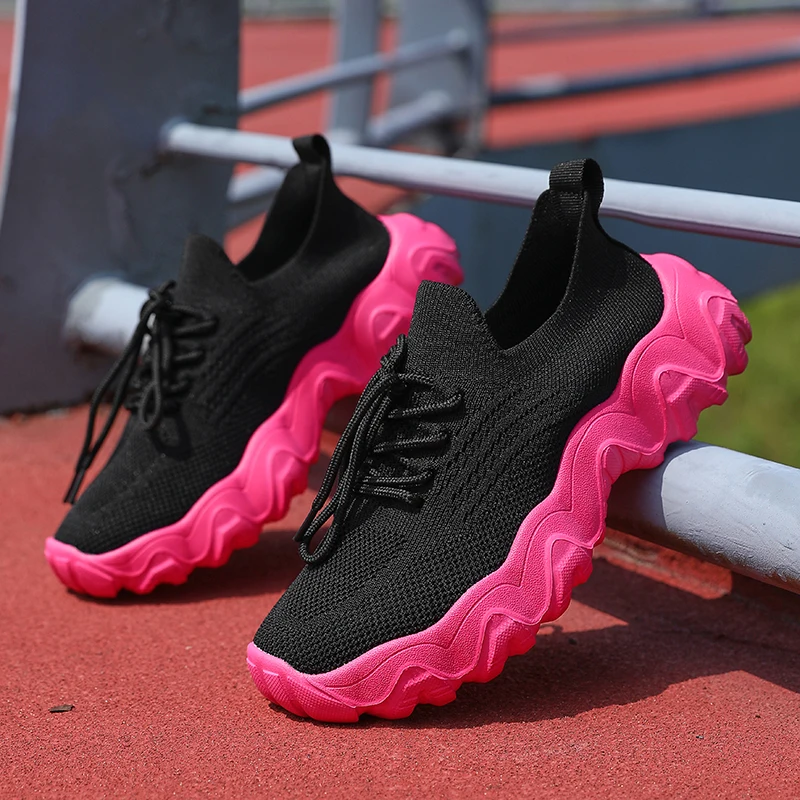 

2025 New Black Sports Shoes for Women Breathable and Lightweight, Fashionable Design Student Mesh Thick Soled Walking Shoes