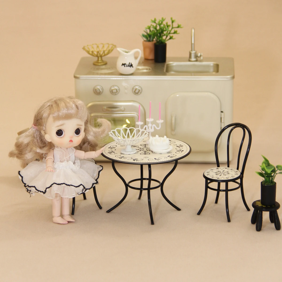 ミニチュア模擬ドールハウス家具 1:12 錬鉄製テーブルと椅子 3 点セット Bjd Ob11 ドールハウスの家庭用家具に適しています