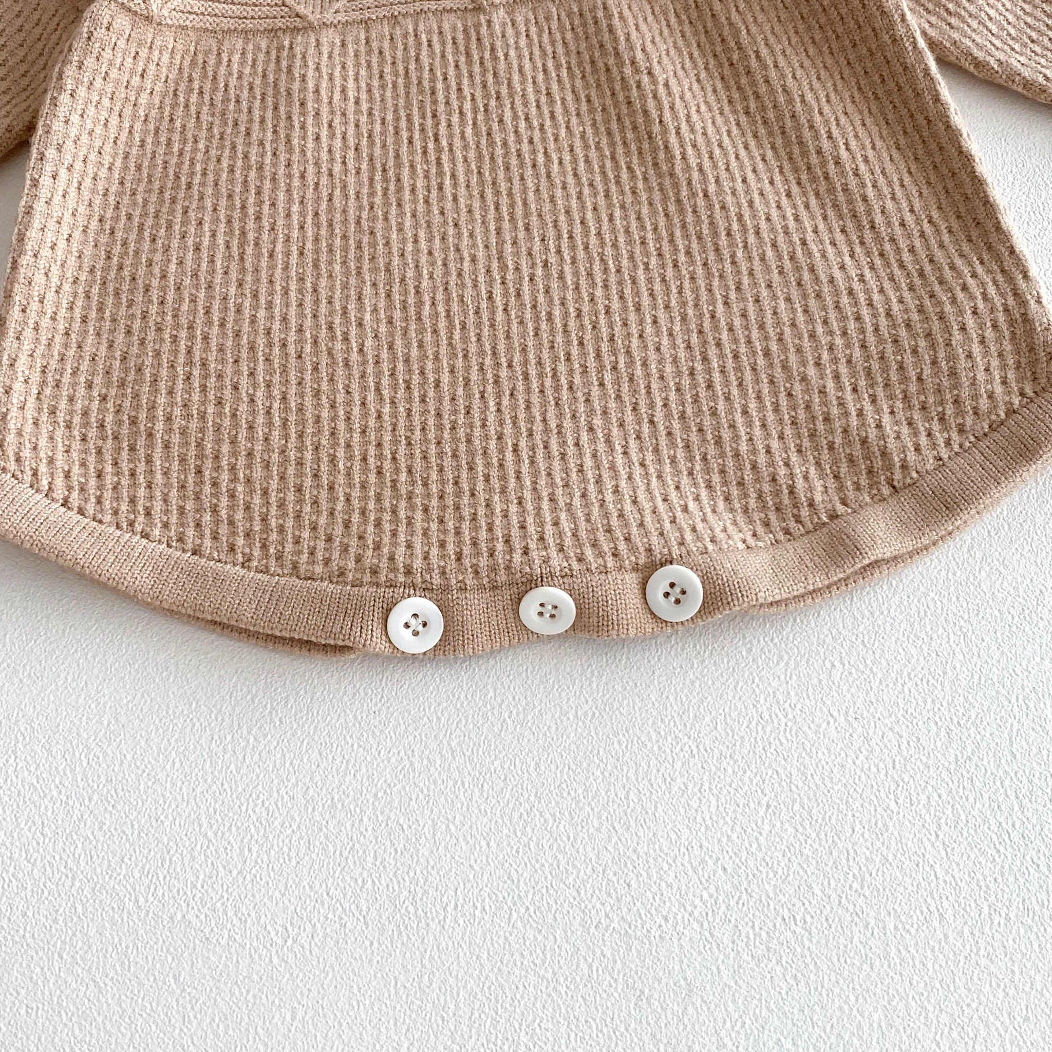 INS Herbst-Baby-Spitzen-Strick-Body mit Puppenhalsausschnitt, Langarm-Retro-Strampler für Mädchen – Detail 7