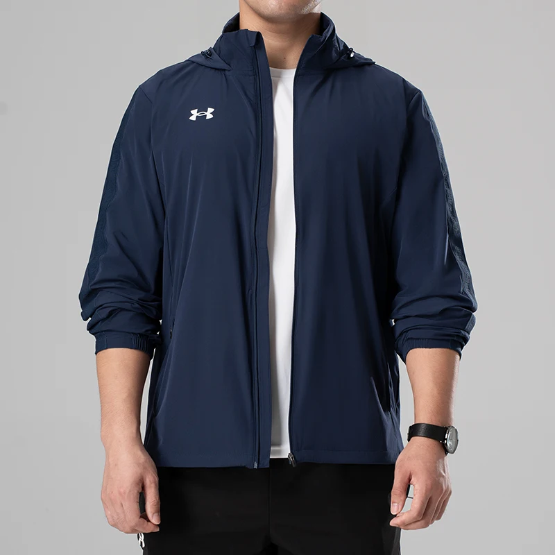 

Мужская ветрозащитная тренировочная куртка Under Armour из тканого материала, свободного кроя, с капюшоном, модель 22500408-408