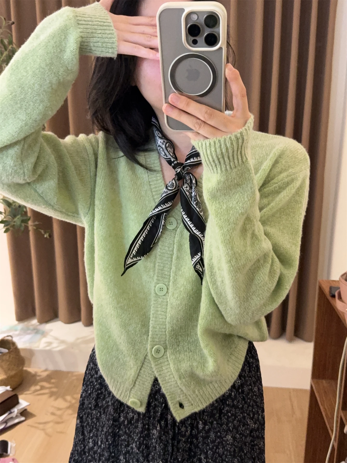 

Ultra Soft Pure Wool Knitted Sweater V-Ne Top White Enhancing Light een Cardigan Warm Fluffy Autumn Winter New Arrival