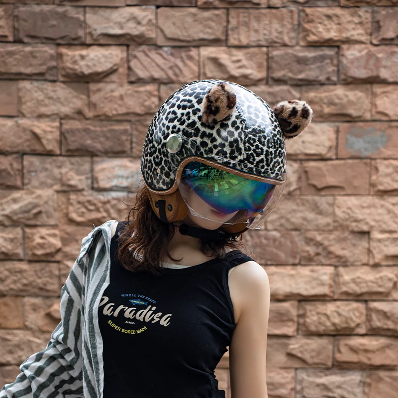 

Innovative 3/4 Open Face Motorcycle Helmet with Quick-Release Visors Real Leather For Seamless and Convenient Vintage Experience