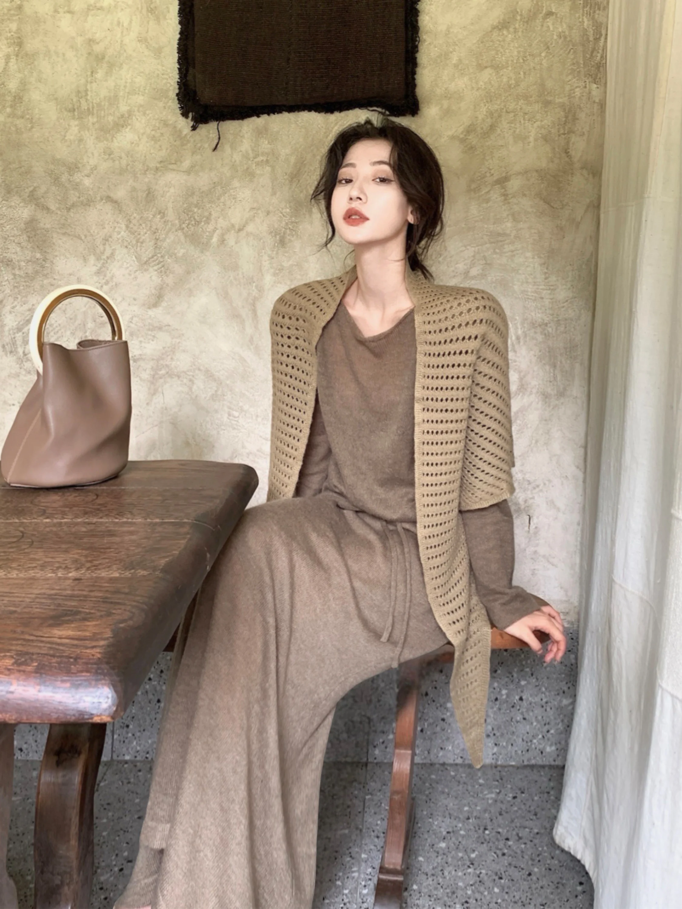 

Вязаный шерстяной комплект из топа с длинными рукавами и юбки свободного кроя для женщин: модный осенне-весенний ансамбль для комфортной носки