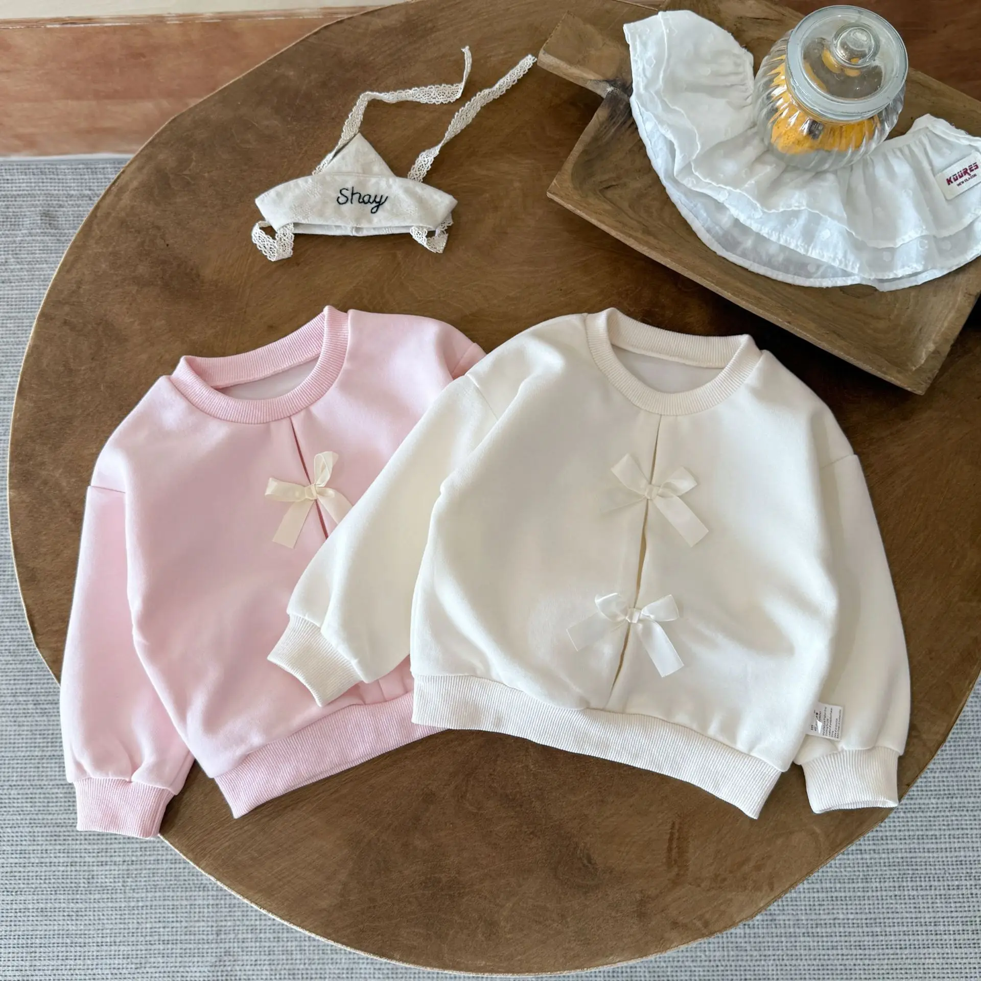 

Autumn and winter new girls' casual cute style bow decoration solid color children's long sleeved hoodie top