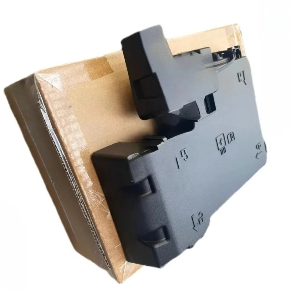 

Car Engine Bay Fuse Box Protective Housing Cover Protector Replacement Parts for Ford Mondeo 2022-2025 EVOS Brand New Genuine