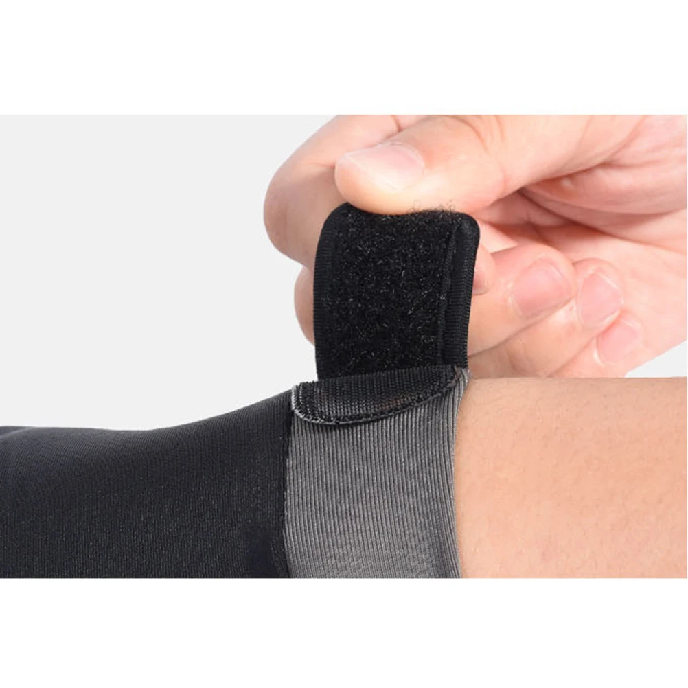 

1pc Billiard Gloves For Men Left Hand 3-Finger Anti-Slip Comfortable Pool Glove Elastic Wrist Wear-Resistant Silicone Mat