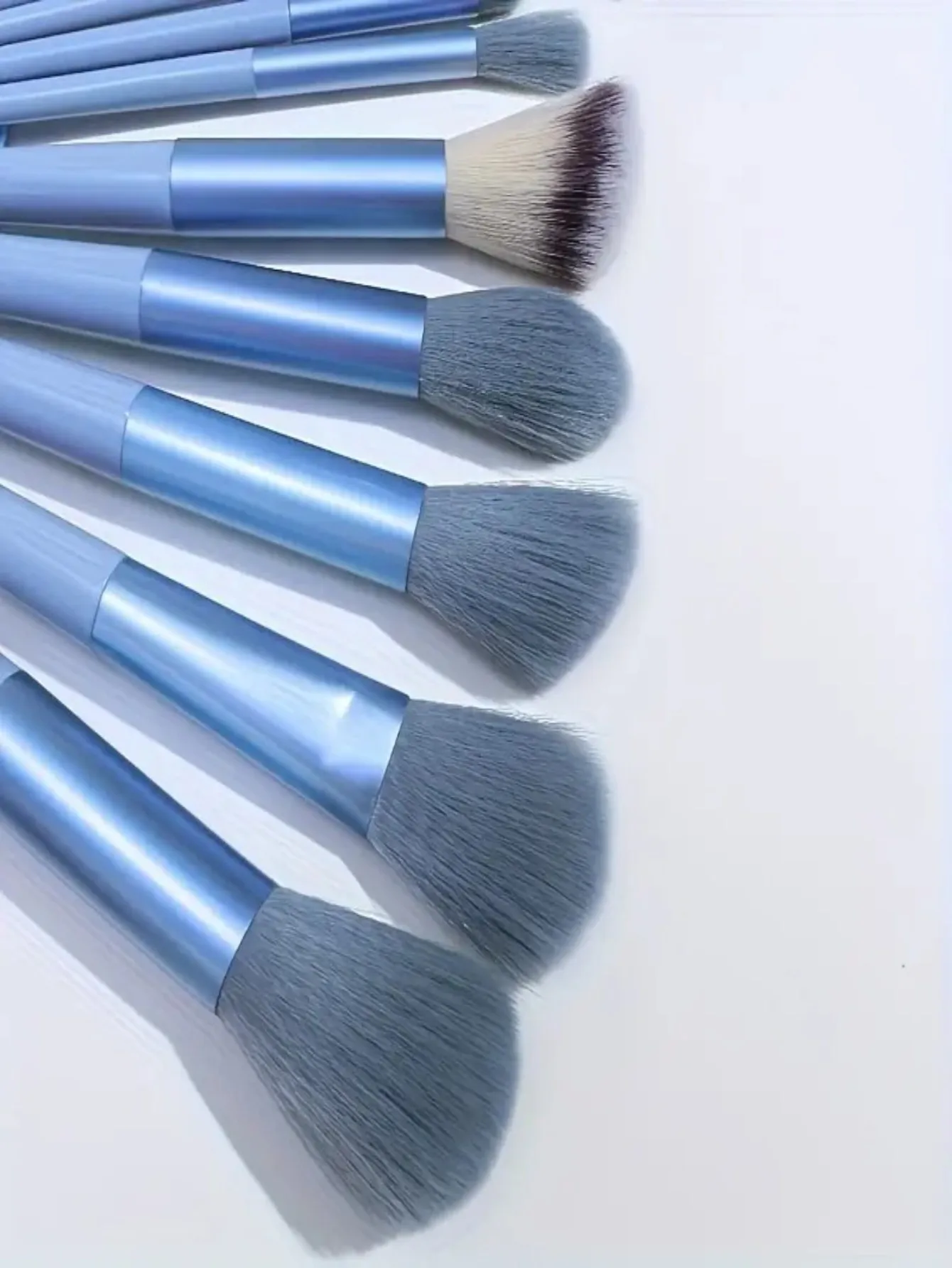 블렌딩 스펀지와 파우더 퍼프가 포함된 전문가용 13피스 블루 메이크업 브러쉬 세트 - 완벽한 파운데이션을 위한 완벽한 화장품 키트