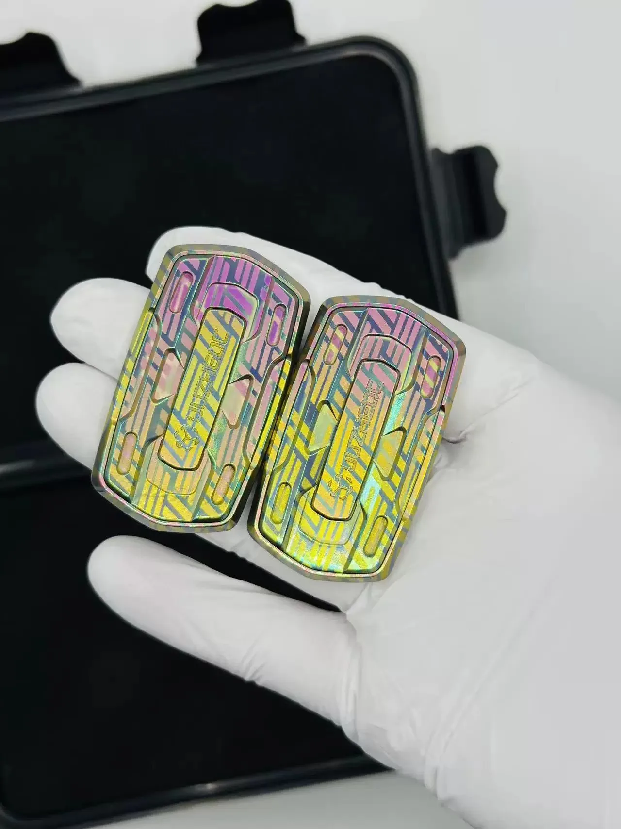 Used EDC Almost New Matrix EDC Titanium Range Woven Titanium Horse Pattern Color Engraving Push Card, Titanium Alloy Material