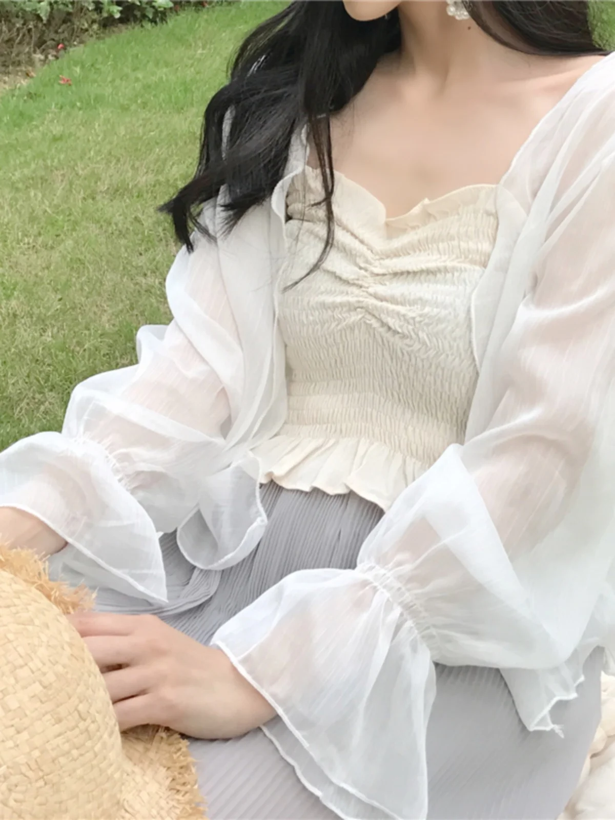 

Women's Summer Ultra-Fairy Lace irt Thin Bell Sve Sun Protection Outerwear Top Korean Sle Loose Fit V-Ne ort Length