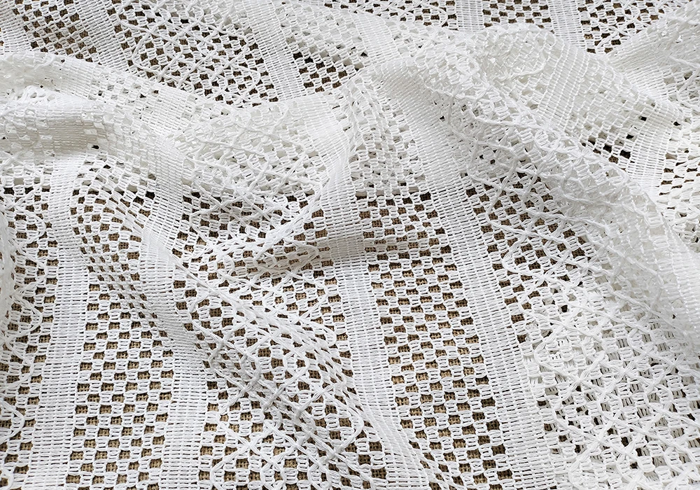 Weißer, durchbrochener Stricknetstoff - Atmungsaktives geometrisches Netz für Sommerkleider, Brautkleidungen & DIY-Bastelarbeiten – Detail 2